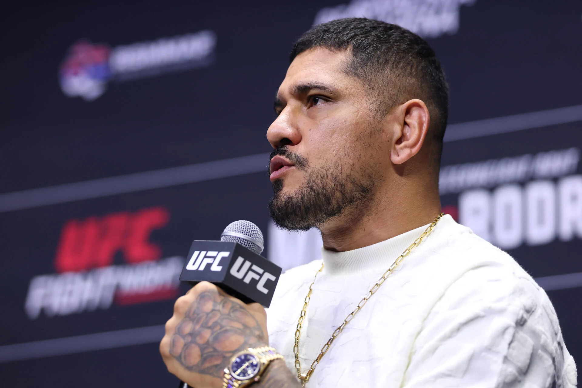 Alex Pereira Criticizes Daniel Cormier Over Heavyweight Title Fight
