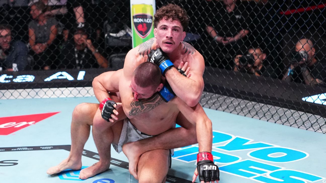 Quillan Salkilld Dominates Mateusz Gamrot with First-Round Submission